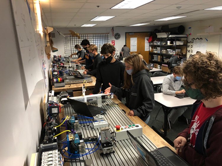 OmronAutomation's tweet photo. Complimentary e-learning tutorials offer an effective way for @EAST_HAWKS #engineering instructor Todd Hummer, to teach his Computer Integrated #Manufacturing course remotely as well as in a #sociallydistanced manner.
Learn more 👉 https://t.co/RRNJib4Dfw
#OmronforSTEM https://t.co/gg5Ka7kjky
