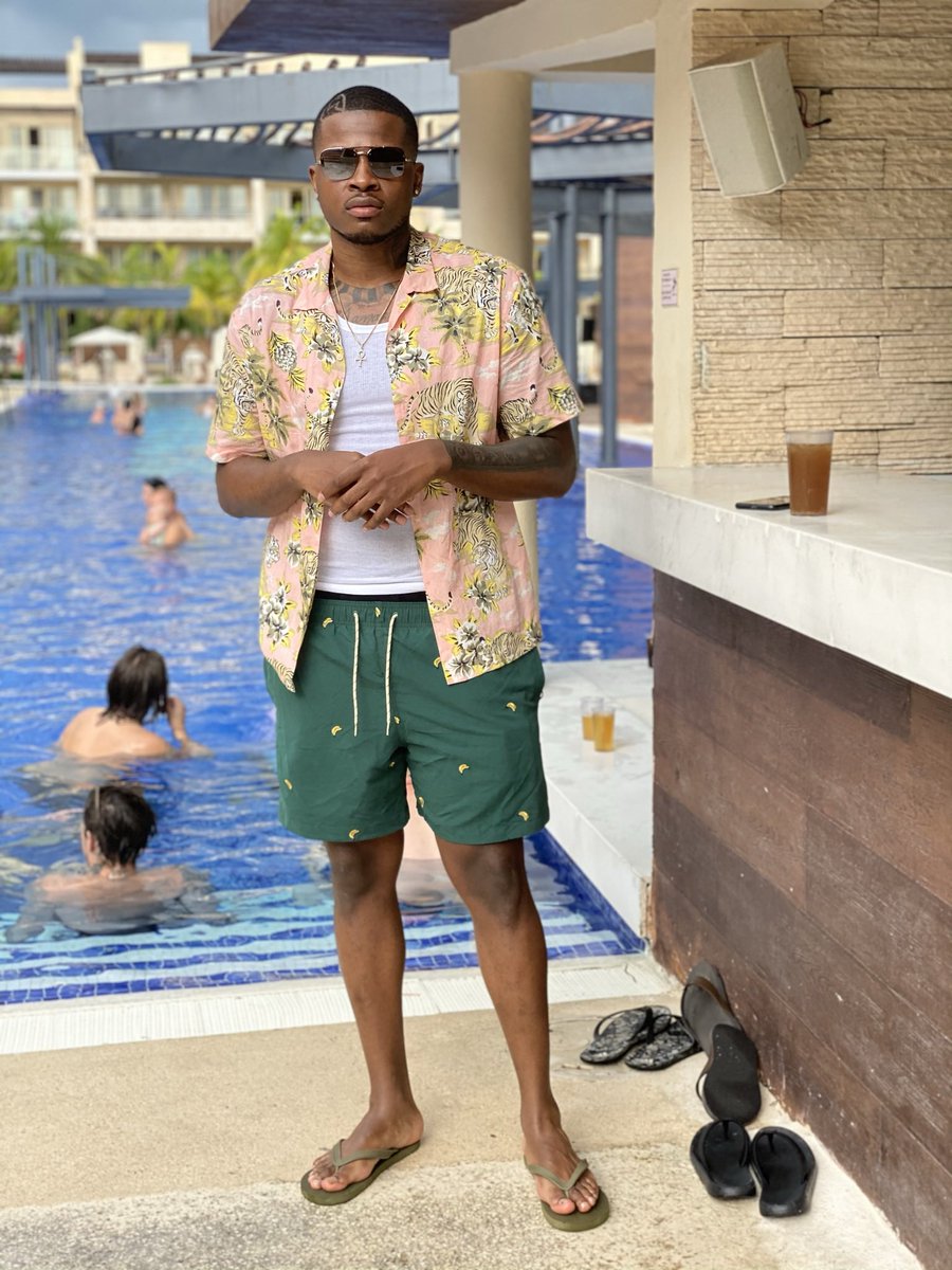 GB4L_AJ's tweet photo. You Say You Proud Of Me, But Naw I’m @Prada You💚💯”Met In Chicago❤️” Out Now🚨 https://t.co/0Niy7cwHQb Love Y’all🖤💯 #GB4L #MetInChicago https://t.co/qnpIMCjY3r