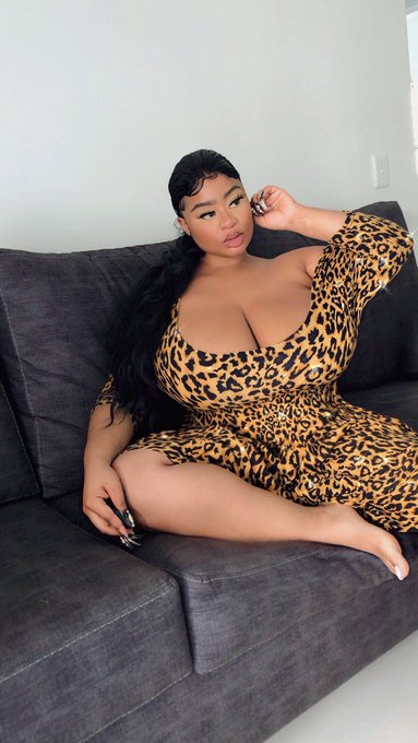 Watch kim's leaked NSFW photo on TwXstars