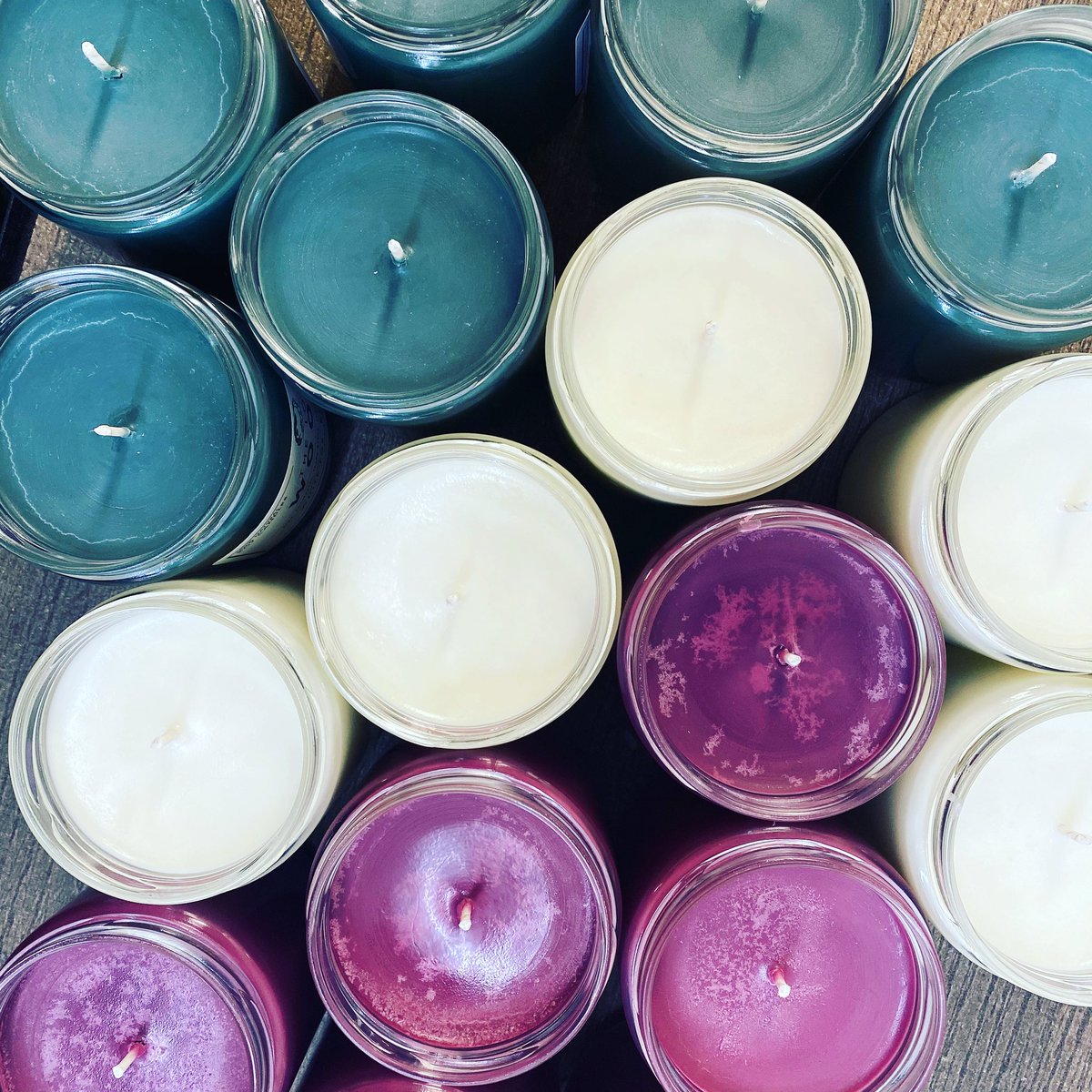 Who else loves these colors?! 😍

Finishing up a big batch of candles that will be ready for shipment in the next few days.

Don’t forget all candles are on sale now! 

🎄 Get two 16oz candles for $32 (save $4!)
🎄 Get two 9oz candles for $22 (save $2!)

whitefoxblackkoi.com