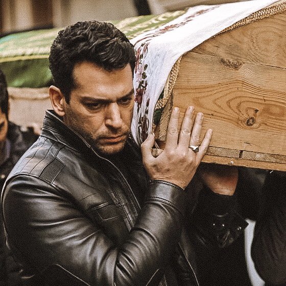 ramocufarah's tweet photo. “toprağa karışan baba yarısı...” 💔
#Ramo | #Fidam https://t.co/fslaXczhHa