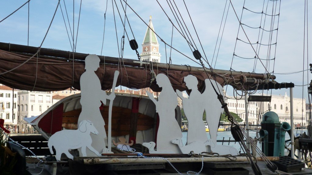 2019Ifaw's tweet photo. #AnimalsInChurchesHour
#WinterInChurches
A bit approximate (& late) but here's a Nativity Scene, on Christmas Day 2014, on a boat. (St Mark's, #Venice in the background.)
Perhaps it counts as, since the days of the apostles, the ship has been a symbol for the Christian Church? https://t.co/Ui46QgxLjE