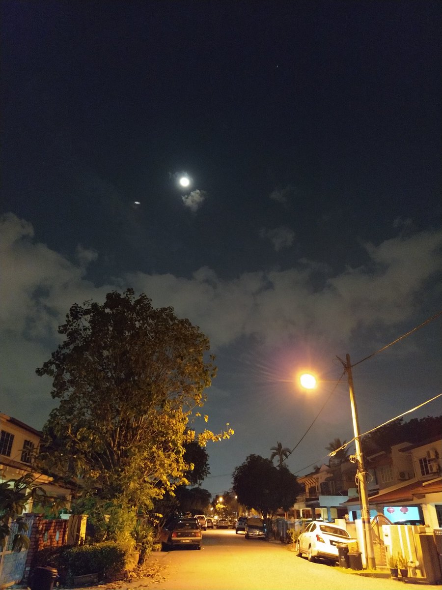 baddel21's tweet photo. #Moonlight #Nightsky https://t.co/DV39NhrMo1