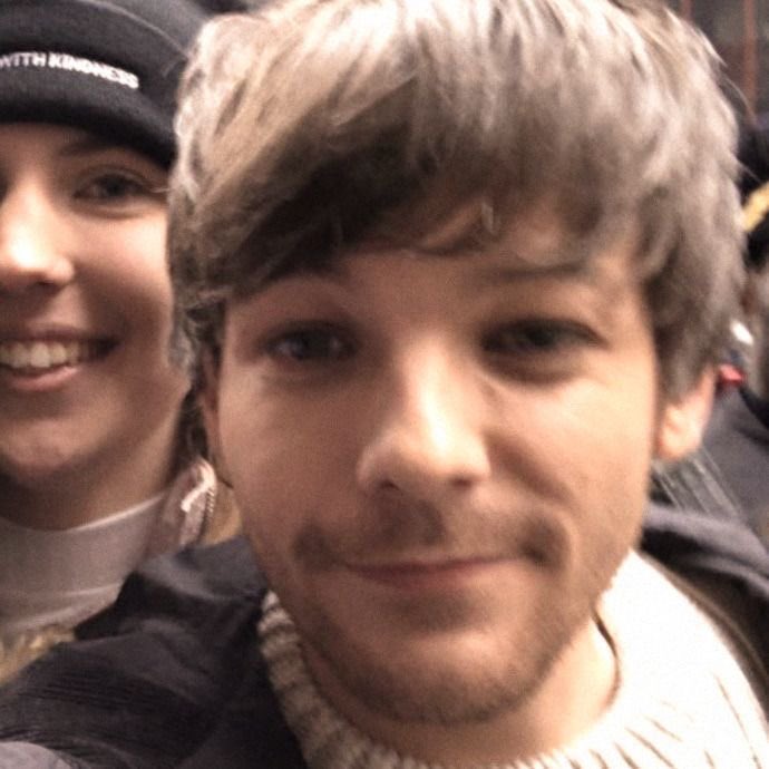 annabanana044's tweet photo. HAPPY BIRTHDAY TO THE SUN HIMSELF. @Louis_Tomlinson YOU LITERALLY MAKE ME SO HAPPY AND I LOVE YOU SO MUCH I CANT EVEN PUT IT INTO WORDS. YOUVE DONE SO MUCH FOR ME AND I HOPE YOU HAVE THE BESTEST BIRTHDAY EVER. LOVE YOU LOU ❤️❤️❤️ https://t.co/PCeEcdj1Tm