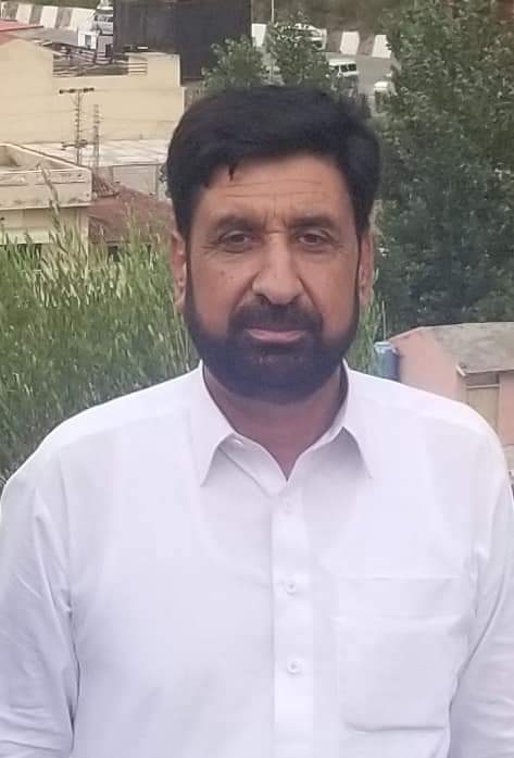 ishtiaqbarcha's tweet photo. گلگت خومر یرکوٹ کے رہائشی حاجی صفدر شاہ ولد مالک شاہ گزشتہ دو سال سے  کاروباری لین دین کی چکر میں قمر گل اورقاسم خان نامی اغوا کاروں کے قید میں ہے۔ خاندانی ذرائع کے مطابق اغواکاروں نے انہیں افغانستان میں قید کر رکھا ہوا ہے اور وہاں کے نمبروں سے فون کرکے اہل خانہ سے تاوان مانگ++ https://t.co/xVo2MImELK