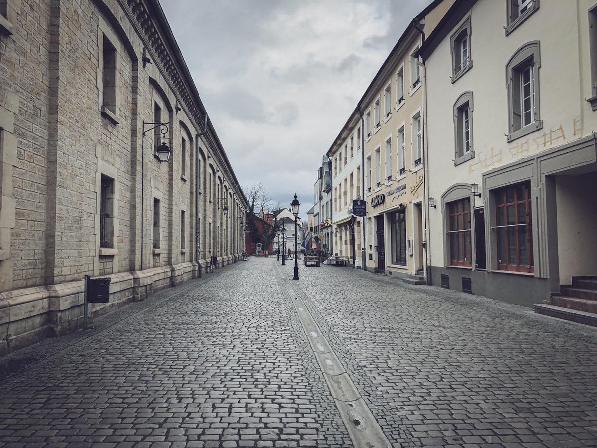 Kein #HeiligMorgen in Saarlouis! Wegen Corona entfällt das Event in der #AltstadtSaarlouis. Aufgrund des #Lockdowns ist der Genuss von Alkohol bis 15 Uhr in der Innenstadt von #Saarlouis untersagt. Zudem muss eine #MNB getragen werden. Die #PolizeiSaarland kontrolliert #8geben