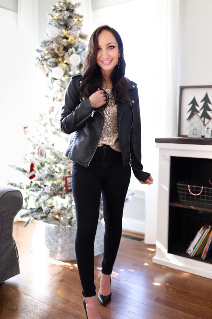 ashleycd85's tweet photo. Merry Christmas and Happy Holidays everyone! Have a great one! https://t.co/LkKsuJAHy7
