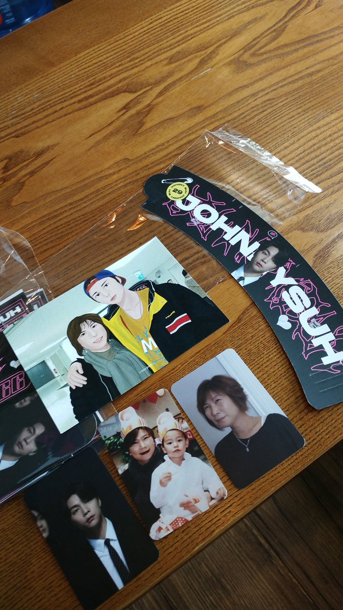 ZEUSE0's tweet photo. Thanks to @sentimental_209 ueueue
Btw mau hilap tp belom pelunasan 😭😭
#7YearsWithJohnny
#쟈니와쟈팸
#JOHFAMLOVEJOHNNY
#JohnnyImmaculateBoy https://t.co/tR8YMt2zNG