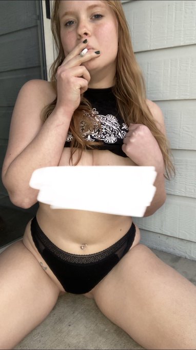 It&rsquo;s almost Christmas 🎄💕 buy yourself something special and sub to my OnlyFans 🥰 https://t.co/mWjfxm