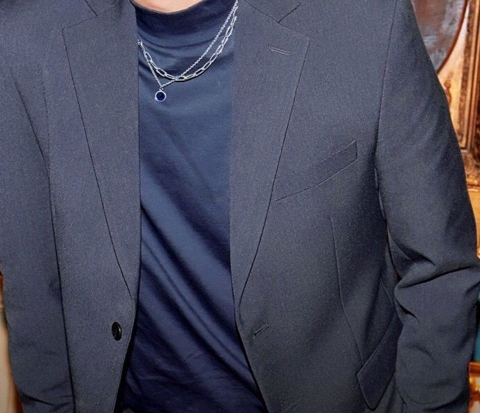 “who in kpop?” but it's actually Rowoon from SF9; a thread