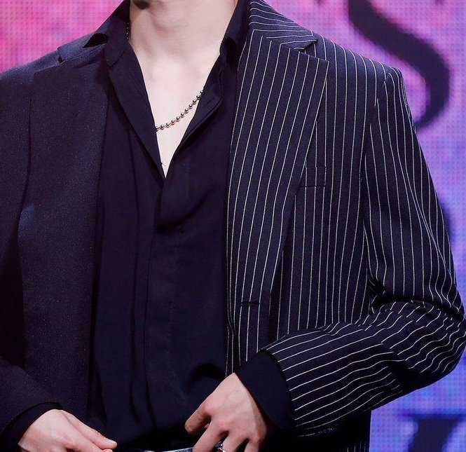 “who in kpop?” but it's actually Rowoon from SF9; a thread