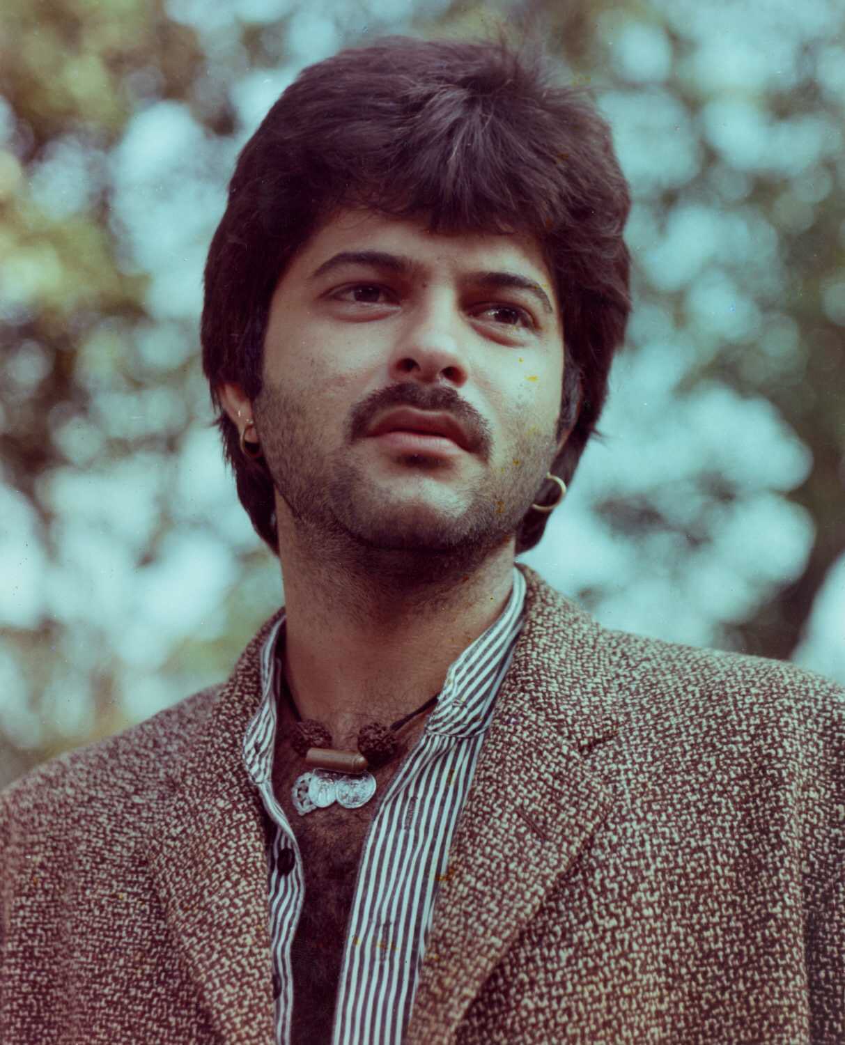 Anil Kapoor turns a year younger!

Happy Birthday  Guess the movies? 