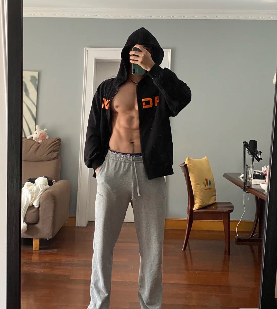 Louis19771577's tweet photo. #无锡
#上海
#平安夜
你的平安夜怎么过的呀？ https://t.co/xdP6lQvfly