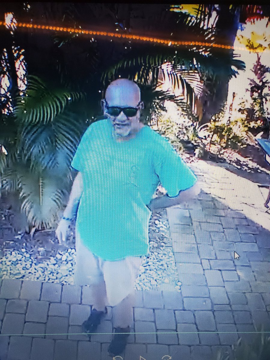 LoLo615's tweet photo. For those on #SiestaKey or nearby, watch out for this a**hole creeping around your property &amp; stealing your stuff! Scoped it out &amp; stole a little table right off of the patio of my rental. If you see/know this person, please contact the Sarasota Sheriff's Office immediately. https://t.co/4wtSxoquho