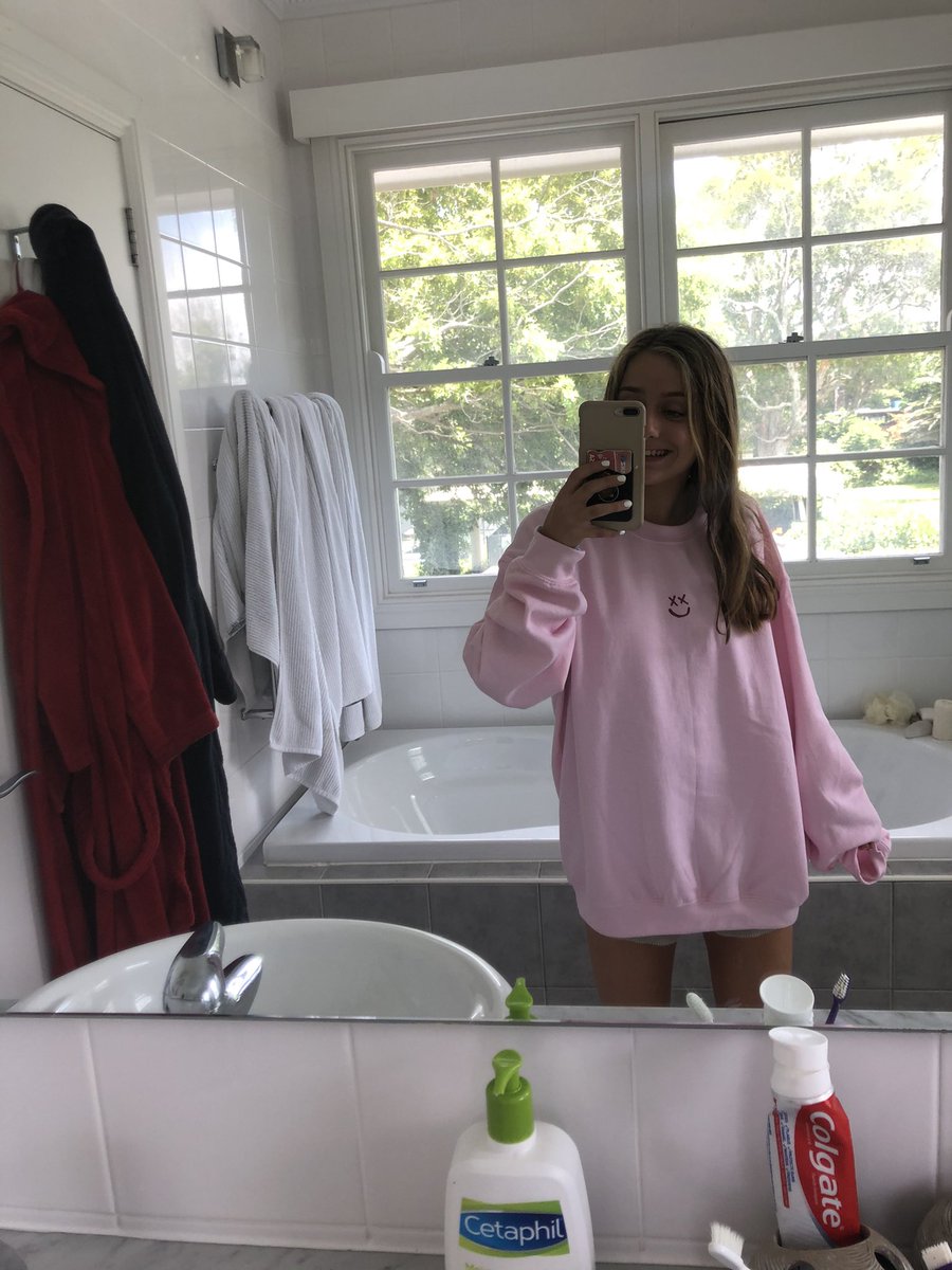 brigidsullivan7's tweet photo. IT ARRIVED ON HIS BIRTHDAY STOPPPP @Louis_Tomlinson #Walls #HappyBirthdayLouisTomlinson #lightsforlouis #tommo https://t.co/Ooou6mVVbf