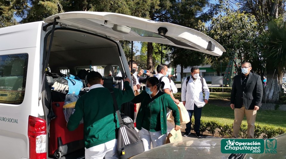 tlaxcalaIMSS's tweet photo. 📌 Personal del #IMSSTlaxcala se suma a #OperaciónChapultepec.
Con gran compromiso y responsabilidad han dejado su hogar para apoyar en el cuidado de pacientes #COVID19 en el Valle de México. 
#BrigadaCOVID #DiciembreEnCasa #IMSSSolidario https://t.co/MLMlpavTOi