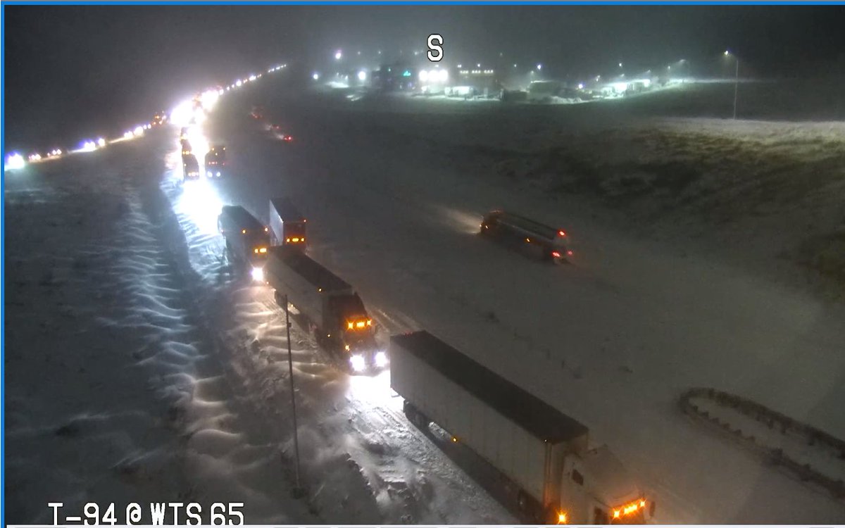 511WI's tweet photo. #StCroixCounty @WisDOTnorthwest All on-ramp on I-94 WB from Mile Marker 28 to Mile Marker 16, are closed due to adverse weather conditions. #UseAltRoute https://t.co/cCd5MMiG6u