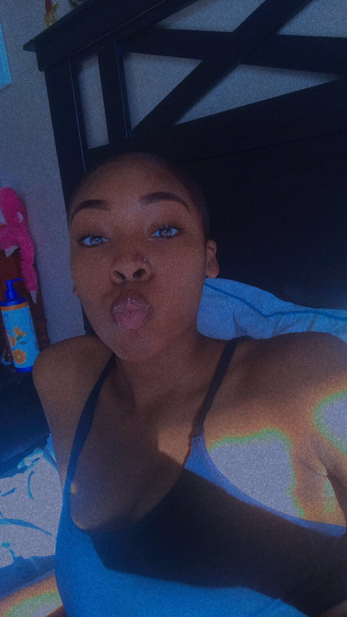 TimiyahWalker's tweet image. In 2020 I’ve learned that people only support you when it benefits them!!