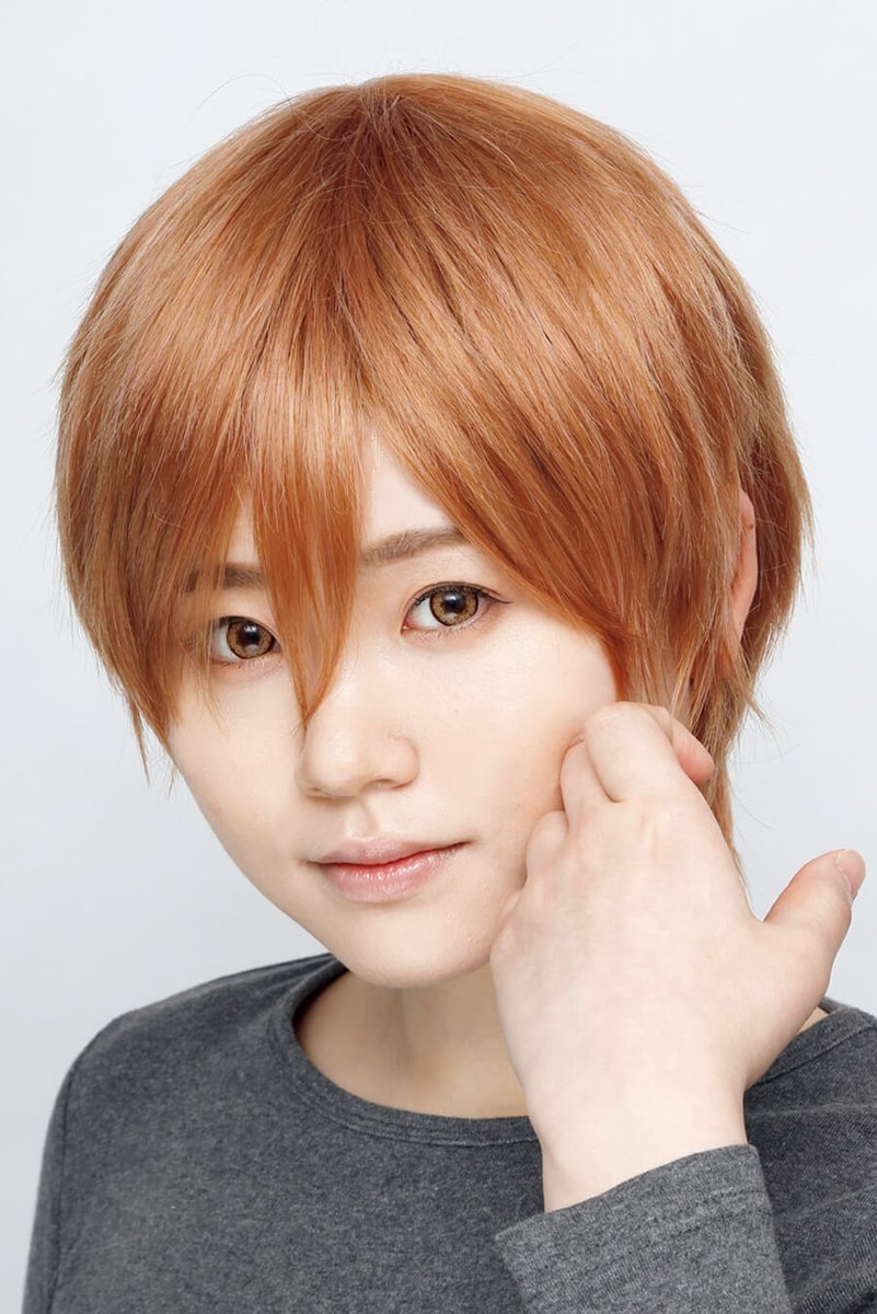 コスプレ雑誌cosplay Mode コスプレイモード 編集部 コスプレイモード オンラインショップ 老け顔 と 若返り を使い分けて タイムスリップコスプレイヤーになろう テーピングとメイクで自由自在 光と影のバランスで大きく