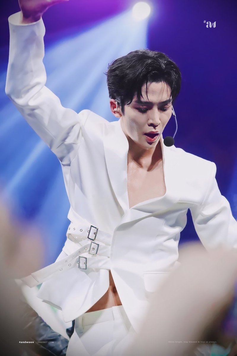 “who in kpop?” but it's actually Rowoon from SF9; a thread