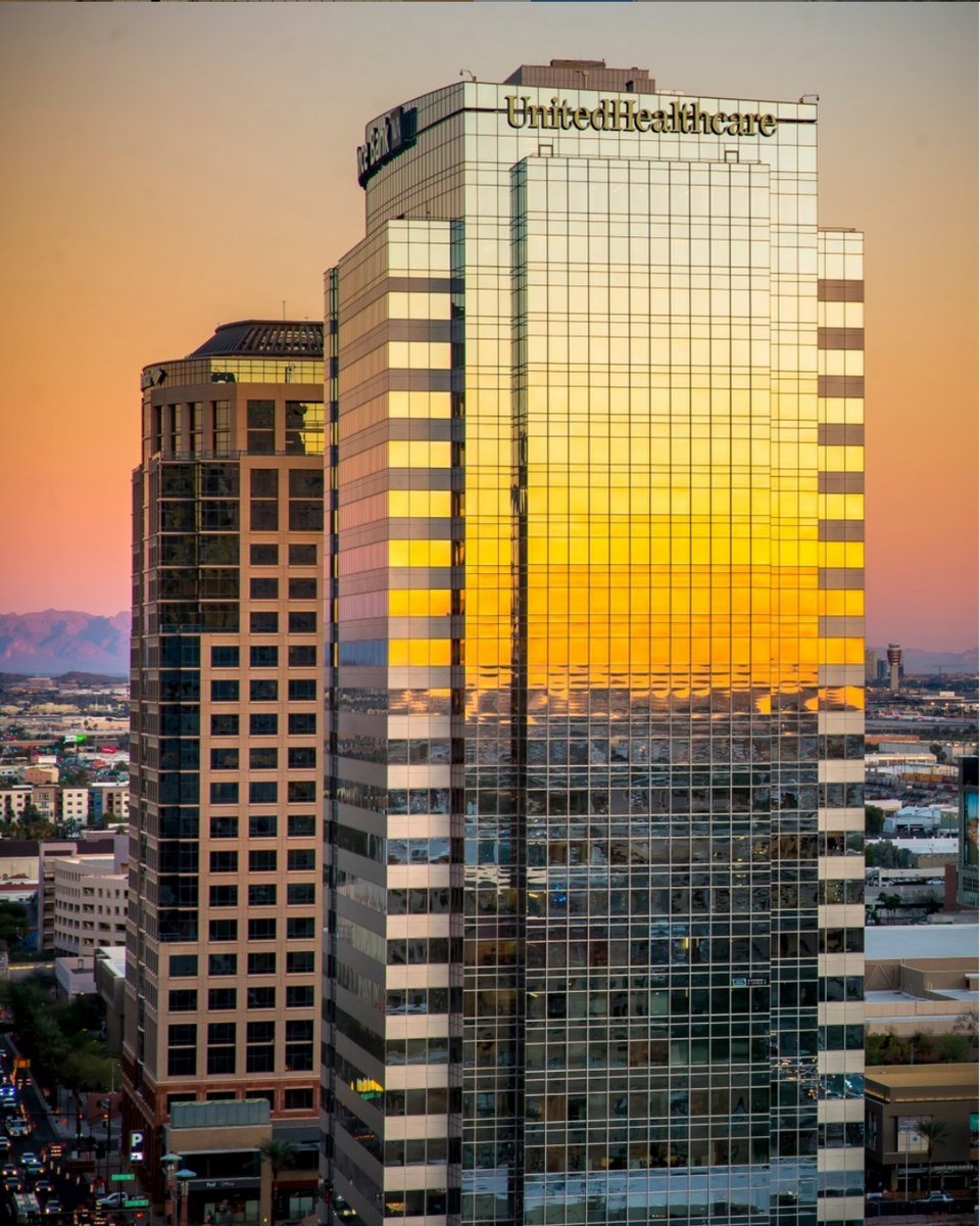 CityofPhoenixAZ's tweet photo. Some of our top posts in 2020 are #sunset pictures, this shot shows why #Phoenix has the best #sunsetcolors in the nation! #Top202020 #PHX https://t.co/PJcBXkVSaM