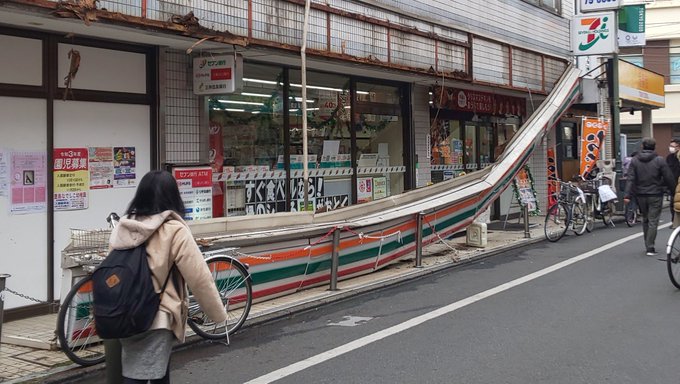 事故 東京都 久留米市 コンビニの看板が急に落下 けが人なし ドンと凄い落とした 現地の様子 まとめ まとめダネ