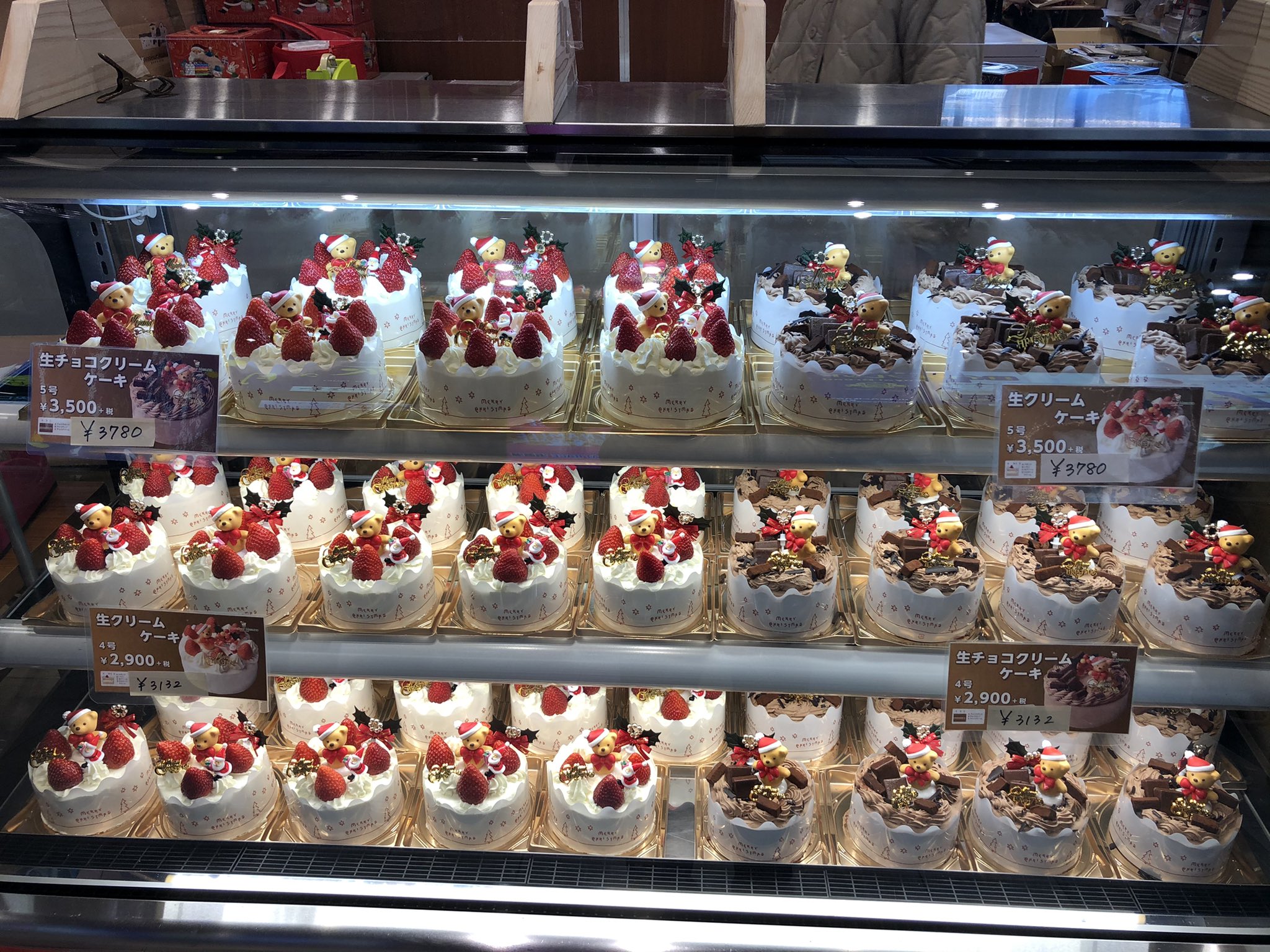 アルパジョン From 宮城 A Twitter 本日はクリスマスイブ 仙台駅2階中央改札口前にてアルパジョンのクリスマスケーキ販売中 お仕事終わり 学校帰りに是非お買い求めくださいね 去年より準備してます アルパジョン クリスマスケーキ