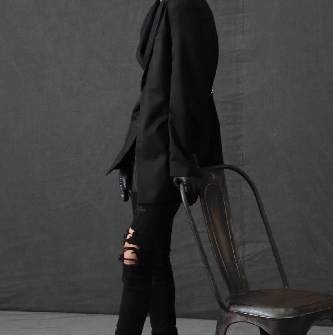 “who in kpop?” but it's actually Rowoon from SF9; a thread