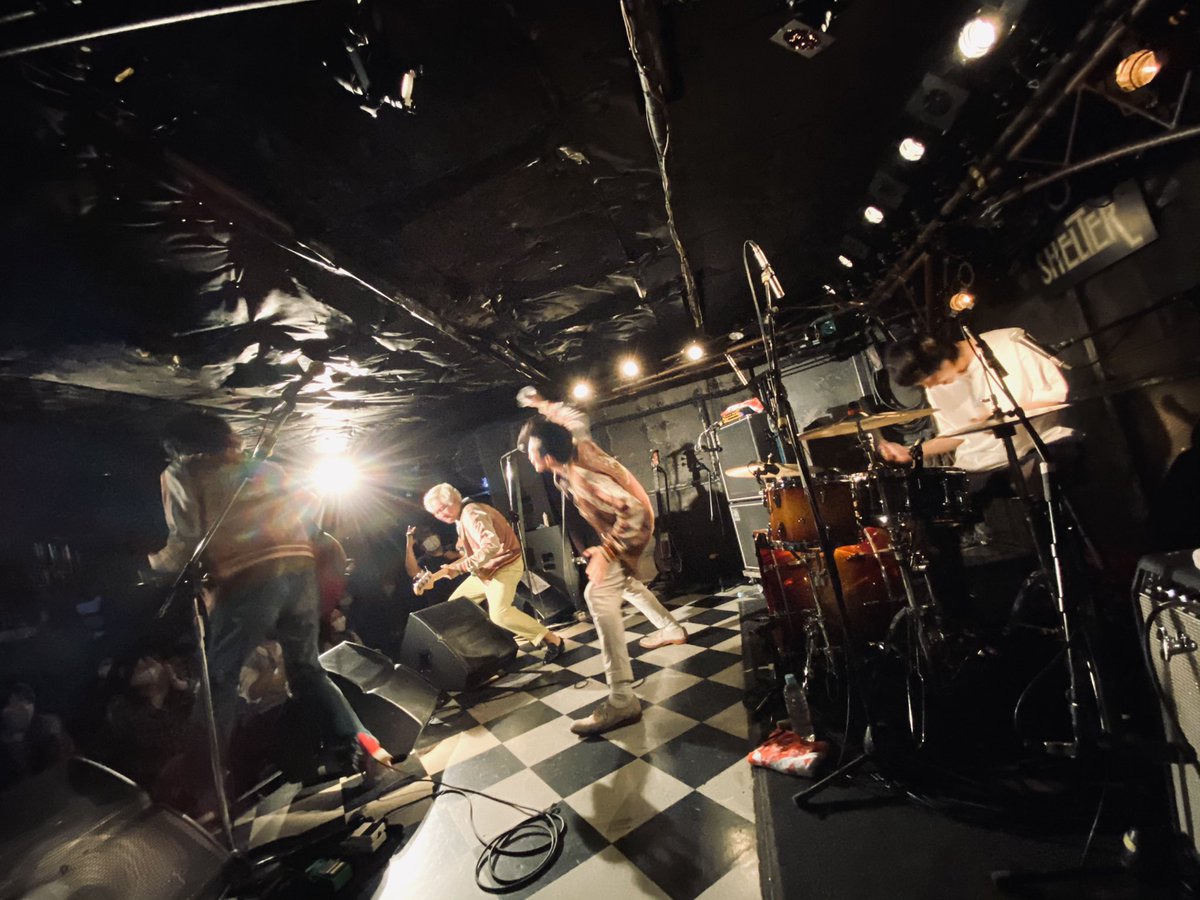 メリークリスマス🎄🎅🎂

我々は11/26下北沢シェルターでのレコ発ファイナル以降、地下に潜っております。

何をやってるのかというと、ファイナルで初披露した新曲「ゴールドフィッシュ」に続く新曲たちを制作中。ヤバい曲たちが揃って来てます！

そして新曲作り以外にも…

メラメラ🔥