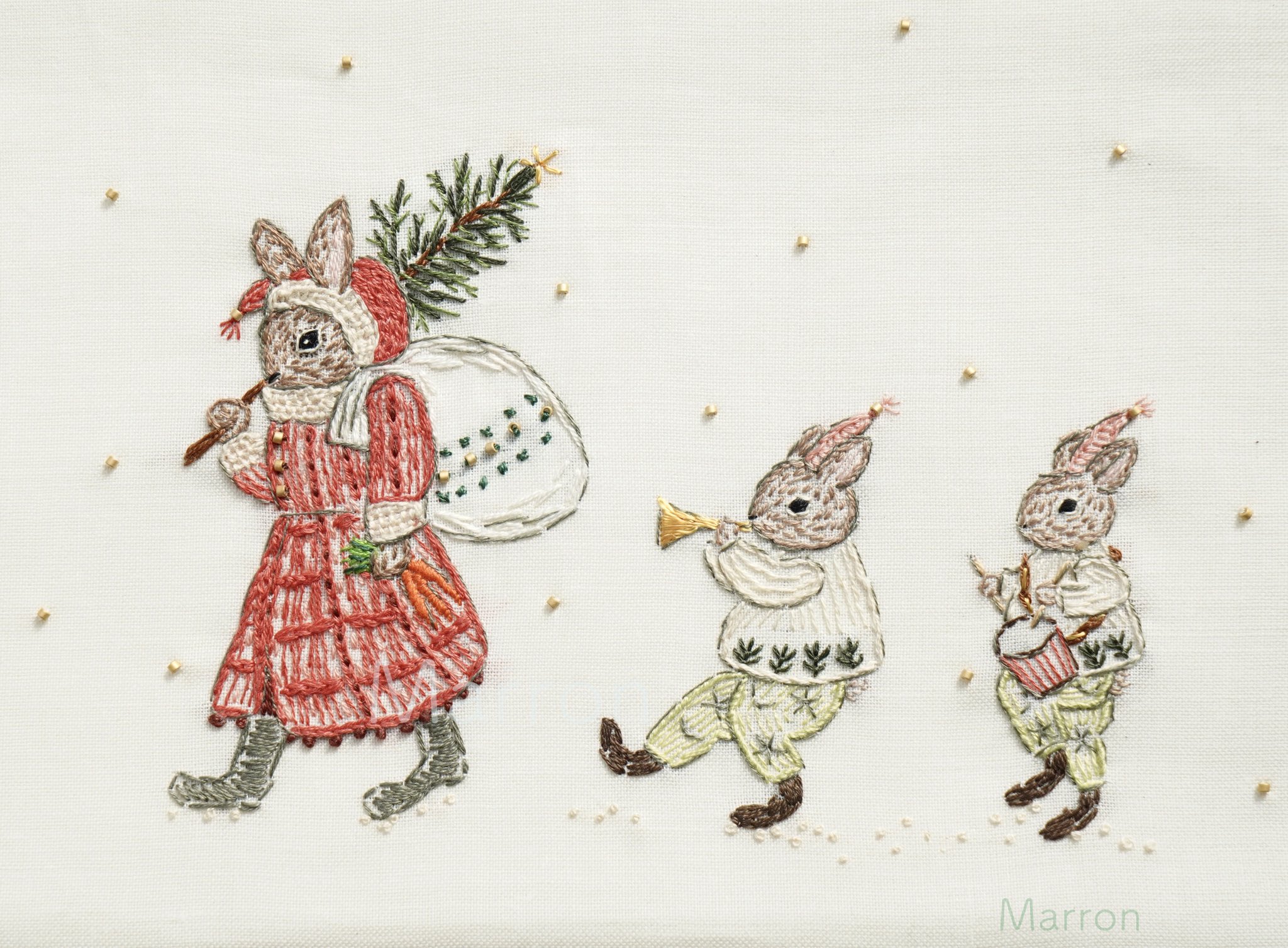 Marron 刺繍画家 イラストレーター クリスマスのものを4つ集めました 子供の頃の幸せタイムは夏休みとクリスマスだっまし 海外の古いクリスマスイラストをを見てるだけで幸せになる いつか自分のクリスマスツリーが欲しいです 刺繍 刺繍イラスト