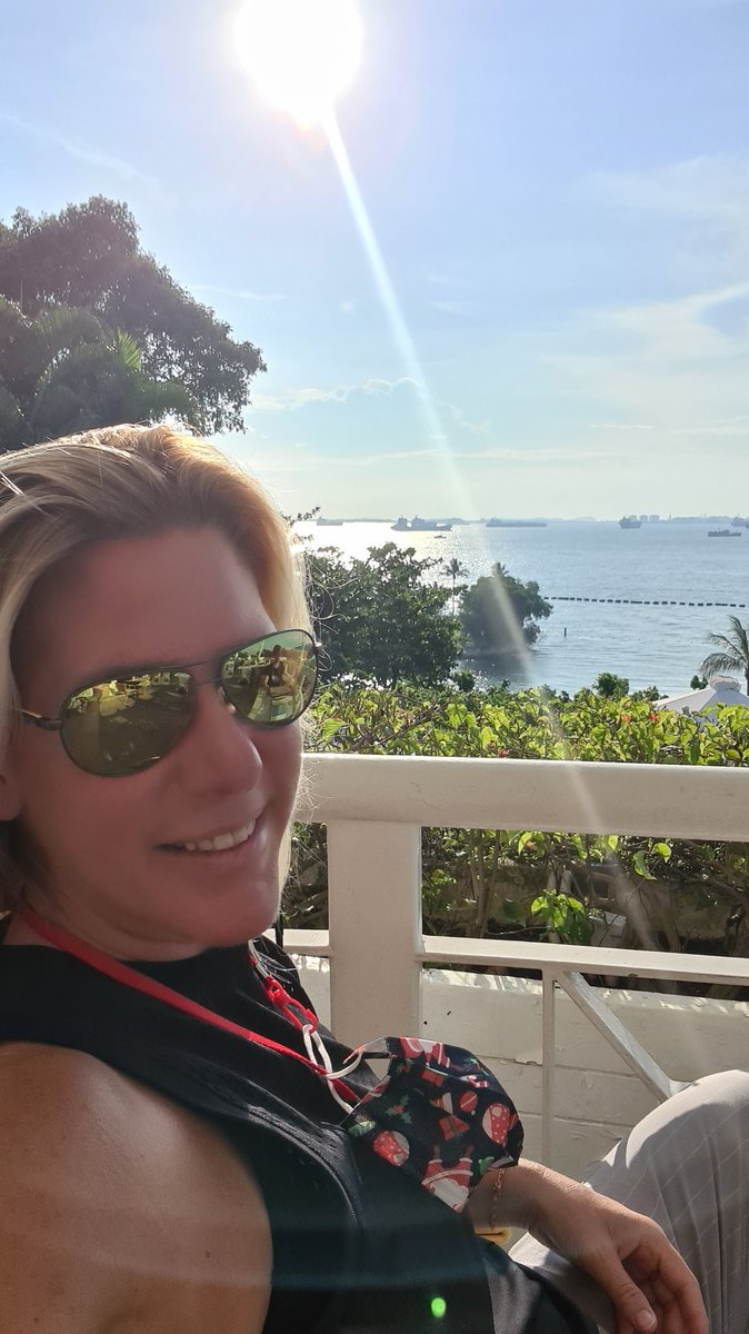 DeniseJaschke's tweet photo. Pre Christmas 🎄 Drinks in Sentosa
#sunset #aperolspritz #seaview #christmasdrink #sgunited #sgdaily #sgdrinks https://t.co/OzsgZWoAbB