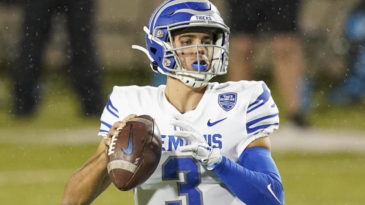 American_FB's tweet photo. 🔹90 passing TD's (𝑠𝑐ℎ𝑜𝑜𝑙 𝑟𝑒𝑐𝑜𝑟𝑑)
🔹10,690 passing yards (𝑠𝑐ℎ𝑜𝑜𝑙 𝑟𝑒𝑐𝑜𝑟𝑑)
🔹28 wins (𝑠𝑐ℎ𝑜𝑜𝑙 𝑟𝑒𝑐𝑜𝑟𝑑)
🔹2019 Conference Champion
🔹2019 All-Conference Second Team

@BradyWhite223 left his mark on the @MemphisFB program. https://t.co/gMInoJIfFK