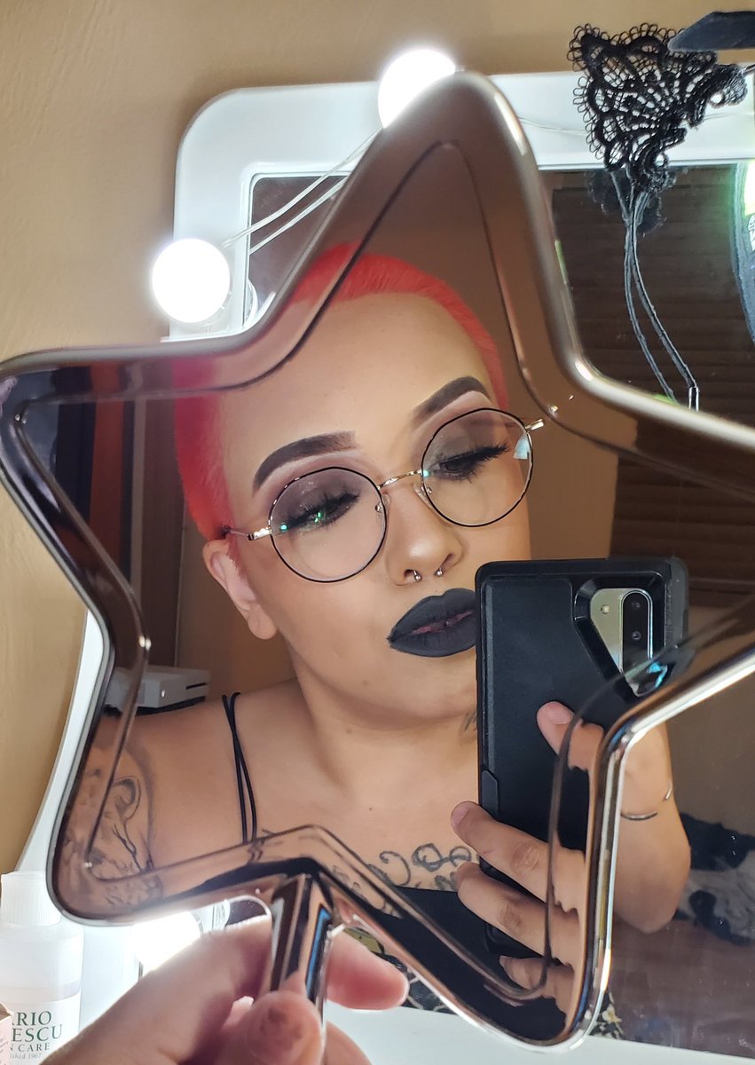 CynthiaStidham6's tweet photo. New hair new year coming . 
Thought id put a face on and work past my depression 🥰 @JeffreeStar always makes me feel like better . 

@JeffreeStar @JSC_family 
#jeffreestarcosmetics #jeffreestarcosmetics #makeup https://t.co/FjK5JT50lZ