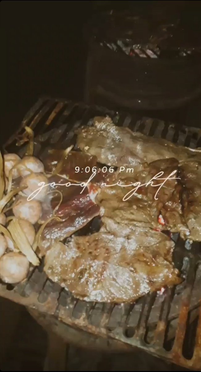starbright_didi's tweet photo. Barbacoa previa a Navidad 🙈😜 #GoodVibesOnly #goodfriendsonly #partystart https://t.co/l5hTJugtFI