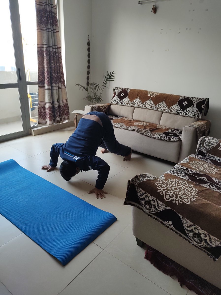 sauprabhakar's tweet photo. Day4: #paceup #challange @genefitletics
Pike push-up
Elevated pike push-up.
#Fitlife #FitIndiaMovement #FeelingGood #FitnessGoals https://t.co/K1HBgJMU3O