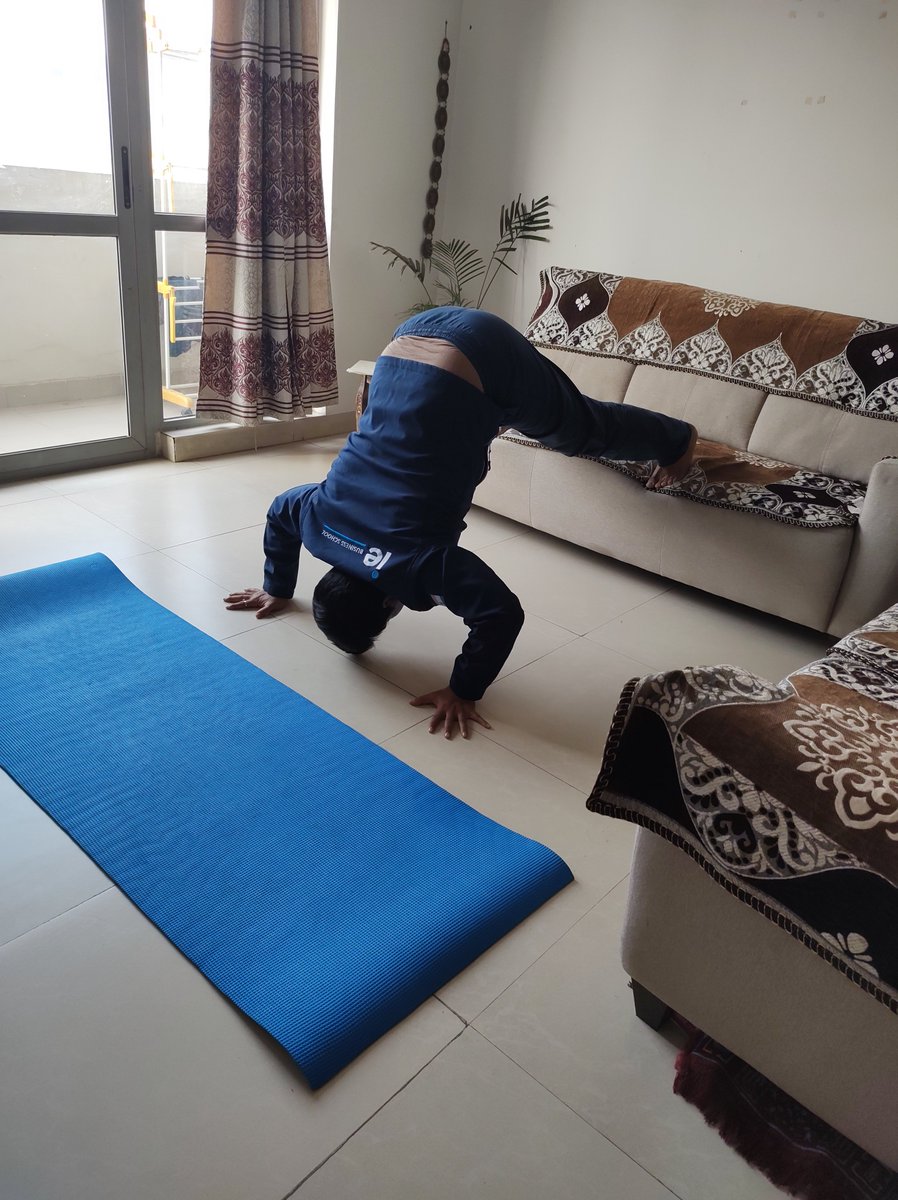 sauprabhakar's tweet photo. Day4: #paceup #challange @genefitletics
Pike push-up
Elevated pike push-up.
#Fitlife #FitIndiaMovement #FeelingGood #FitnessGoals https://t.co/K1HBgJMU3O