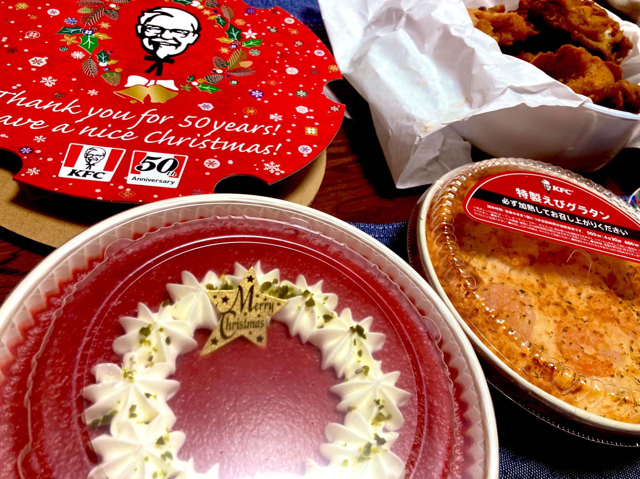 青龍彡 ケンタッキーフライドチキンのクリスマスバーレルうううううう チキンの部位のバランス良いのが来た エビがプリプリのグラタン美味しい ケーキは夜に食べる T Co Oxsihnv2jr Twitter
