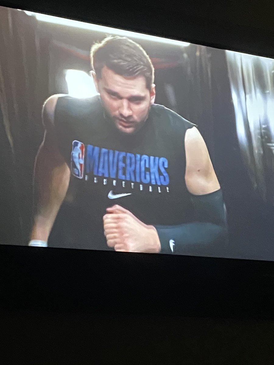 jami_leonard's tweet photo. Early Merry Christmas people! 2021 is gonna be good! @dallasmavs @Marcellushill2 https://t.co/QC3A1opYfv