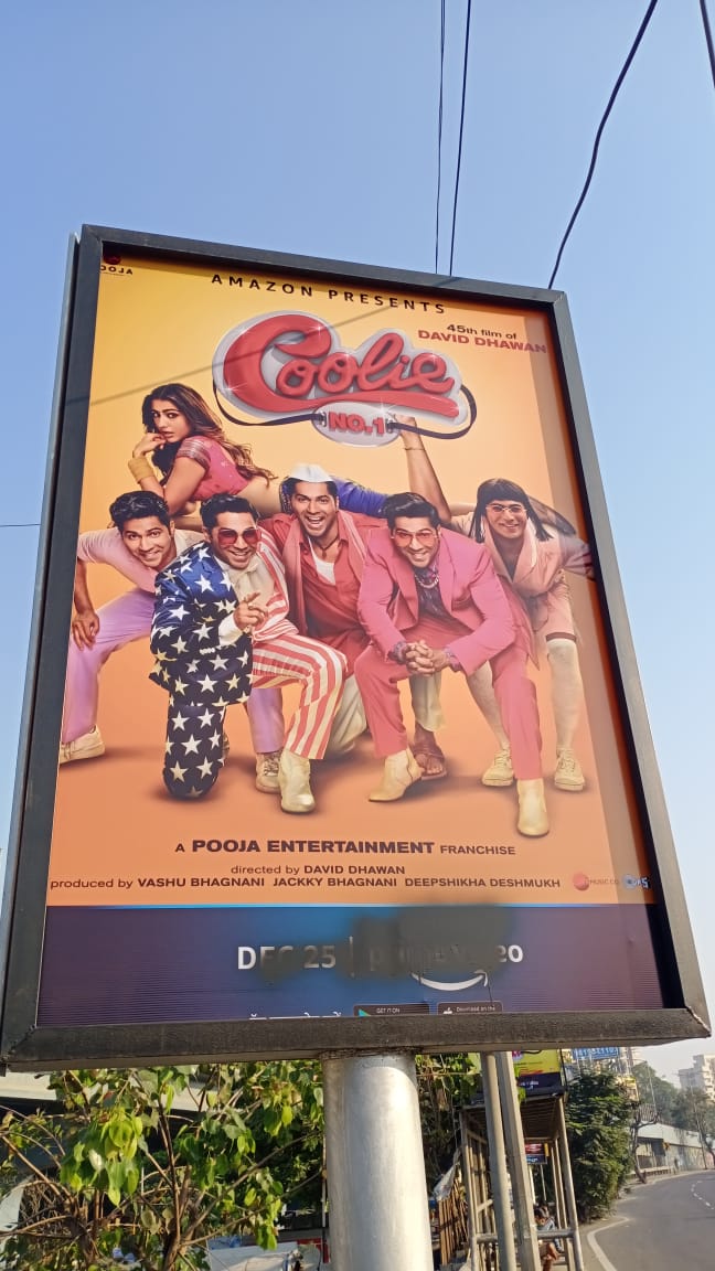 Omkarsureshnaik's tweet image. पश्चिम द्रुत्तगती मार्गावरील ॲमेझाॅन चे सर्व जाहीरातीचे फलक काळे करून फाडण्यात आले... #NoMarathi #NoAmazon मोहीम जोर धरत आहे.
@amazonIN