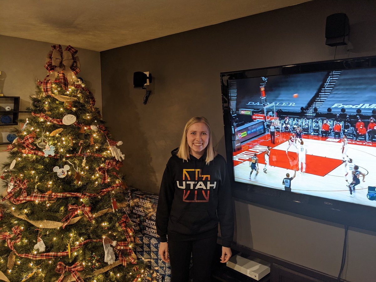 Sav_Lamb's tweet photo. Who would have thought that the @utahjazz opening game would fall on my birthday this year!? Definitely not me. A Jazz win would be icing on the birthday cake! 🎂 

Merry Christmas and Go Jazz!! #UTAatPOR #LesOlsenIt #TakeNote https://t.co/nfFXRHDxkO