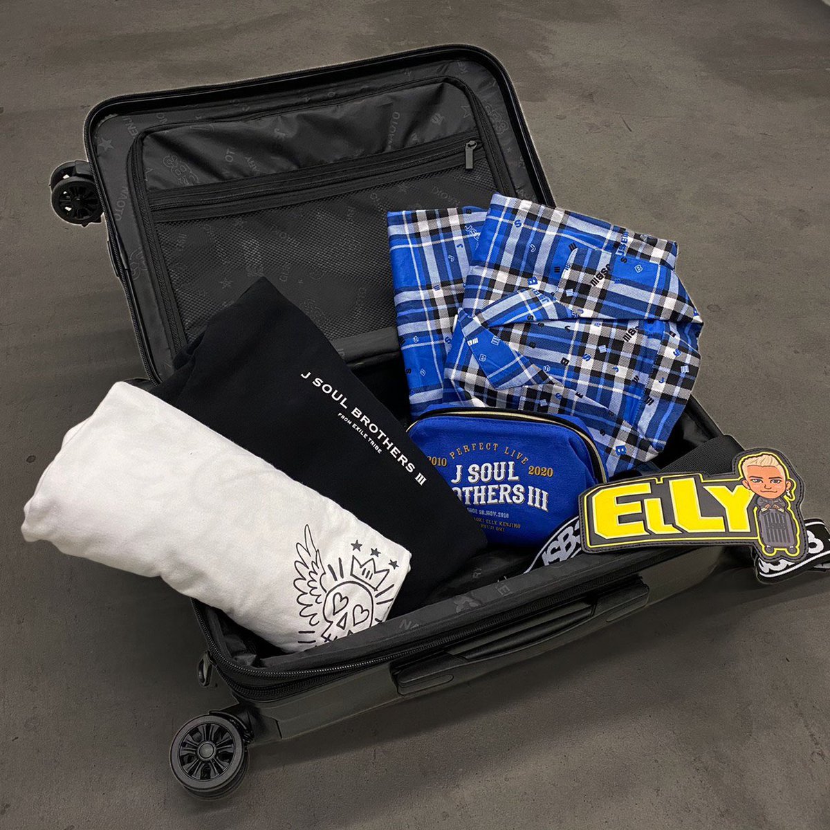 三代目J Soul Brothersキャリーケース - 旅行用品 三代目J Soul Brothersキャリーケース - 旅行用品