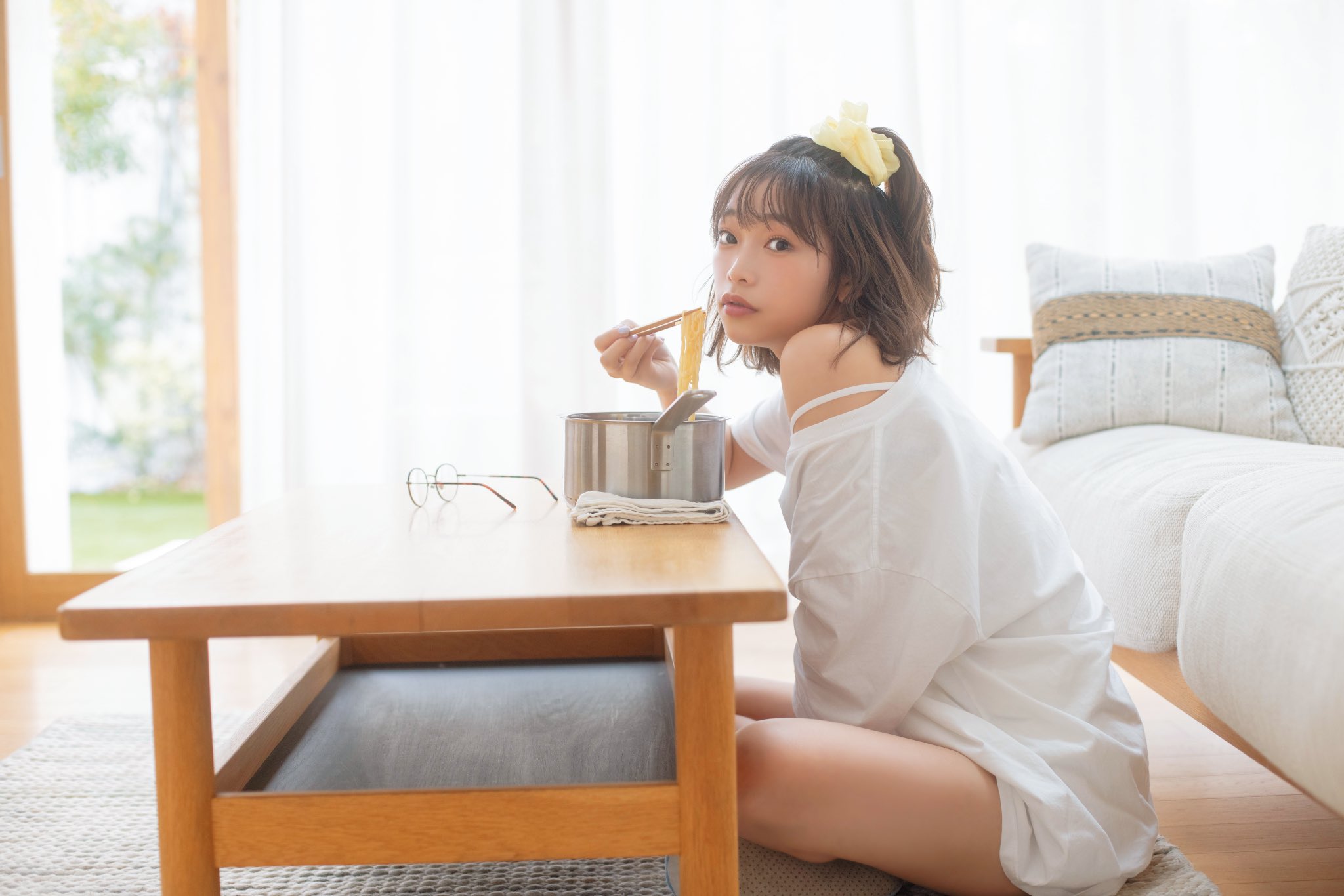 Amazon.co.jp: K3/ 小山百代 1st 写真集 「となり。」 / 初版帯