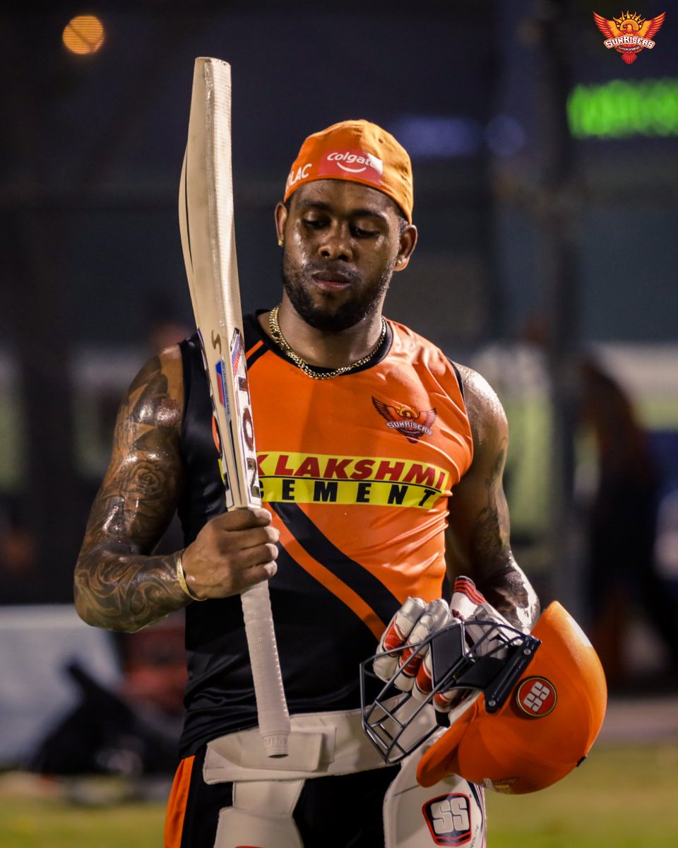 SunRisers's tweet photo. Find someone who looks at you the way @FabianAllen338 looks at his bat 🧡

#OrangeArmy #KeepRising https://t.co/UFHHlDOvBN