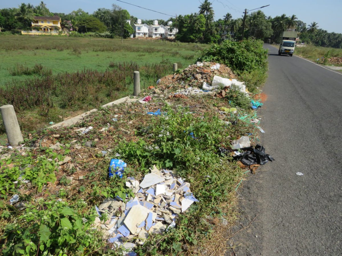 GPNewsMedia24's tweet image. #GarbageCampaign
Thanks to Yardley DCosta for This Photos of Garbage Zone roadside Seraulim- Betalbatim road

If you Come Across any Such Garbage Zone, Click the Best Photo of Dirtiest Garbage &amp;amp; Whatsapp on 950-345-71-74 along with Your Name and Location.