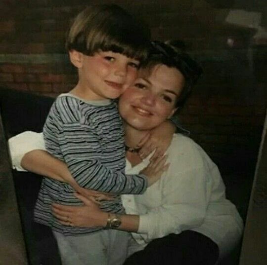 Angy_1703's tweet photo. Happy birthday to the person who saved my life and that of many, I have no words to explain how much I love u and how important u r to me. I wish u the best. Love
#lightsforlouisLIGHTS #LightsForLou #LouisTomlinson #HappyBirthdayLouisTomlinson @Louis_Tomlinson https://t.co/VTItltz9Zx