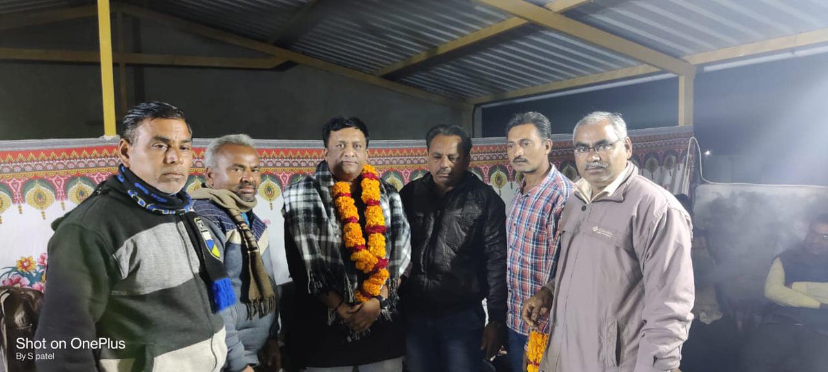 Kiritbhai_Patel's tweet photo. વિસાવદર તાલુકા ના બરડીયા ગામે  વિવિધ સામાજિક આગેવાનો અને ખેડૂત ભાઈઓ સાથે રૂબરૂ મુલાકાત કરી ભારત સરકાર દ્વારા કરવામાં આવેલ કૃષિ  કાયદા અન્વયે વિસ્તૃત માહિતી આપેલ . https://t.co/uFSgFenRkS