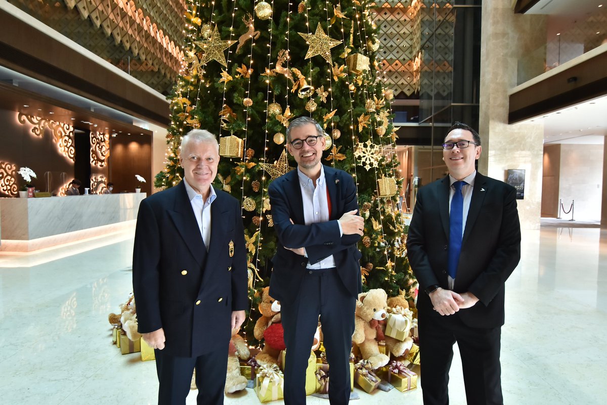 LancasterBkk's tweet photo. Mr. Martin Hurley, GM of Lancaster Bangkok give a welcomes to H.E. Jon Åström Gröndahl , Embassy of Sweden in Thailand and Mr. Peter Björk , President of Thai Swedish chamber of commerce  on their  arrival to join annual traditional Christmas lunch on 19 Dec at Lancaster Bangkok. https://t.co/RMVgAL73kd