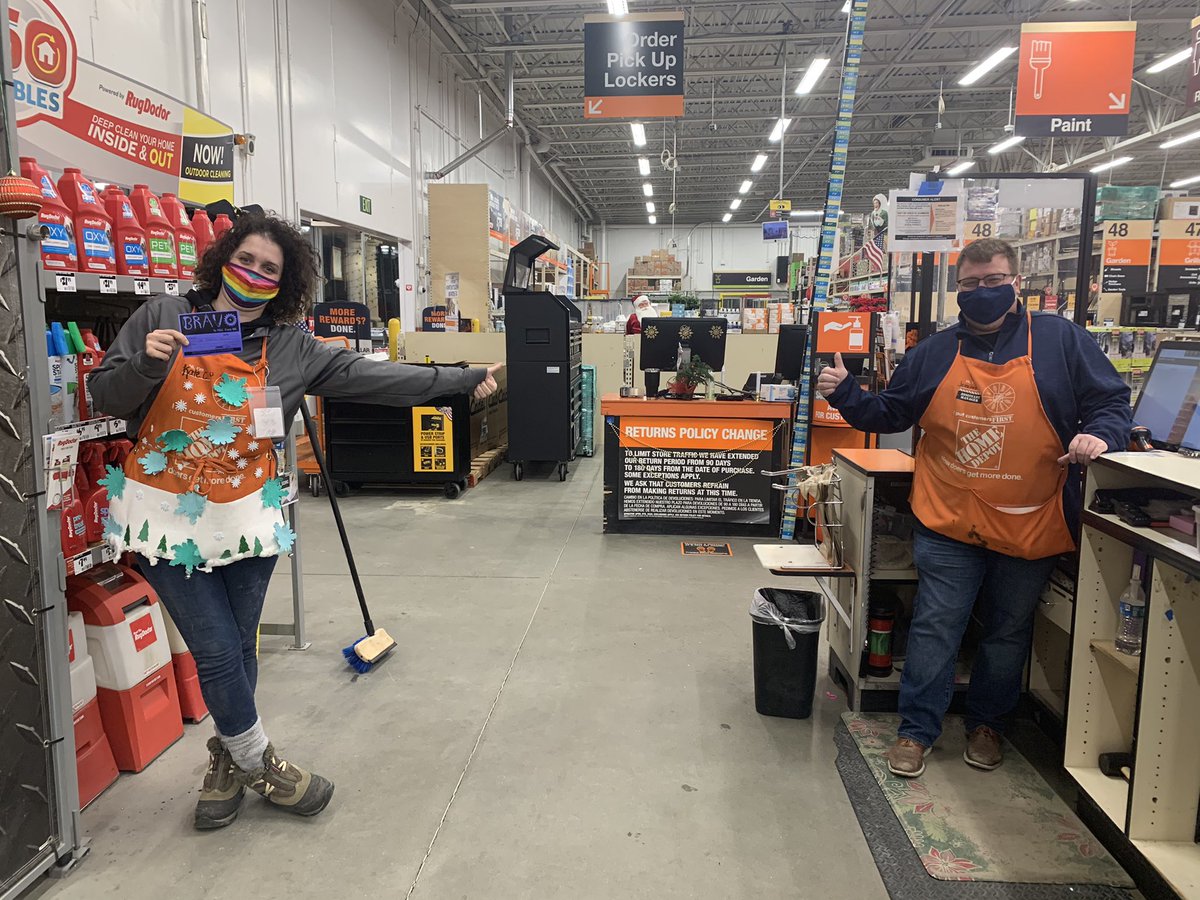 thebirsk's tweet photo. Nate and Kate did a spectacular job sanitizing and cleaning the service desk. Looks great @EgregoryHD #3408proud @stevenlongmoor1 @whipplenh https://t.co/YehzrWaUTA
