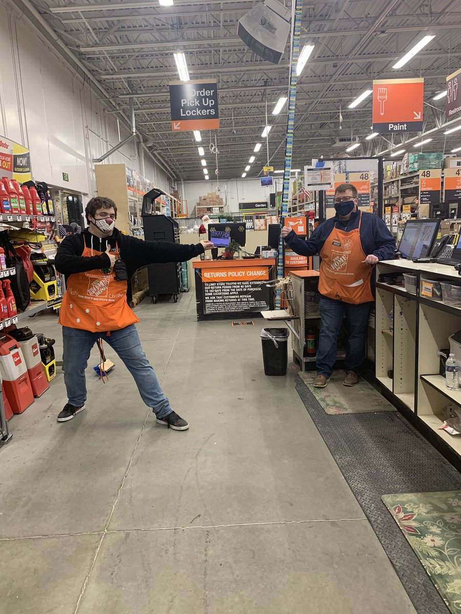 thebirsk's tweet photo. Nate and Kate did a spectacular job sanitizing and cleaning the service desk. Looks great @EgregoryHD #3408proud @stevenlongmoor1 @whipplenh https://t.co/YehzrWaUTA