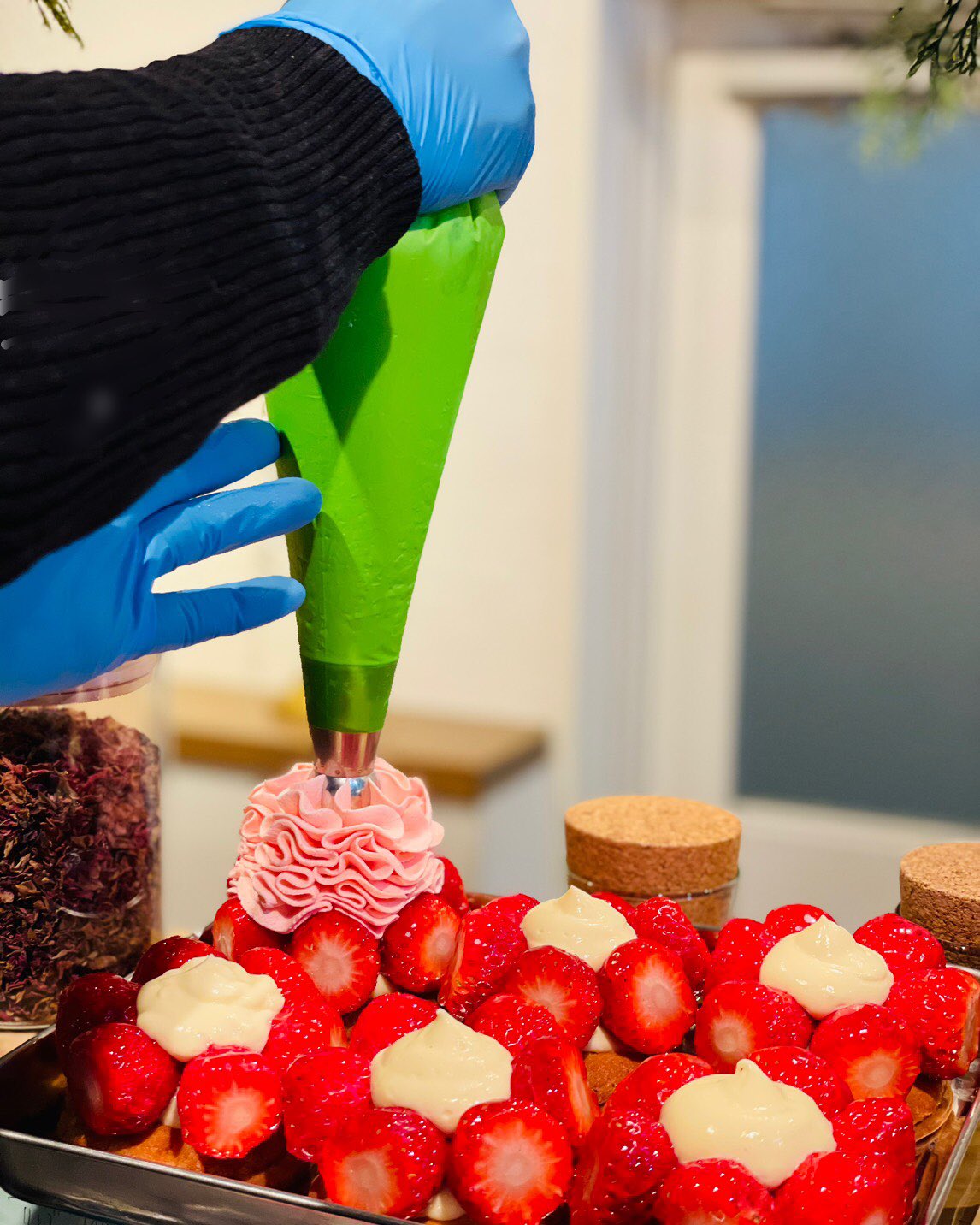 تويتر Jtrrd على تويتر フリルタルトケーキ 天満橋本店 大丸梅田店 奈良今井町店 にて準備してお待ちしています Jtrrd いちご タルト T Co Setadm86i6